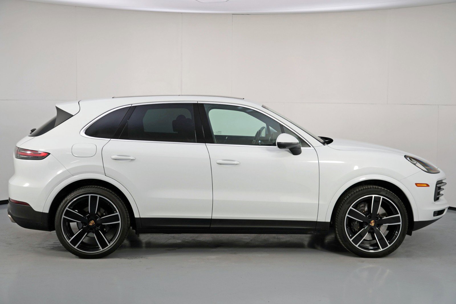Used 2023 Porsche Cayenne Platinum Edition w/ Premium Package image 53