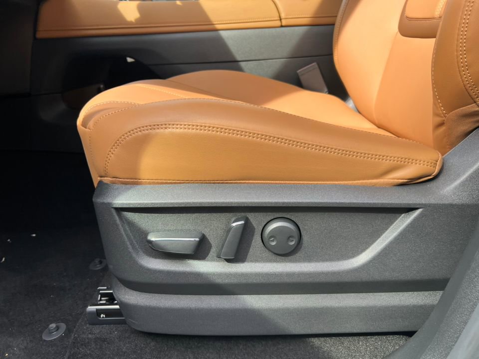 New 2026 Nissan Armada SL w/ Captain's Chari Seat Package image 11