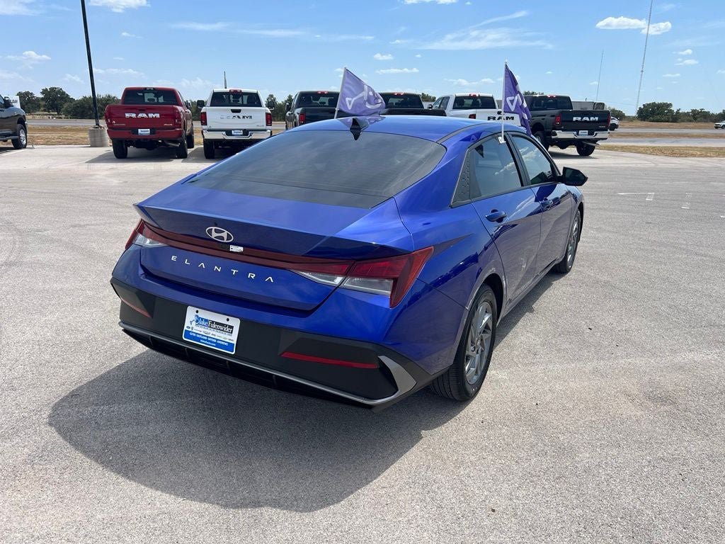 Used 2024 Hyundai Elantra SEL FWD image 5