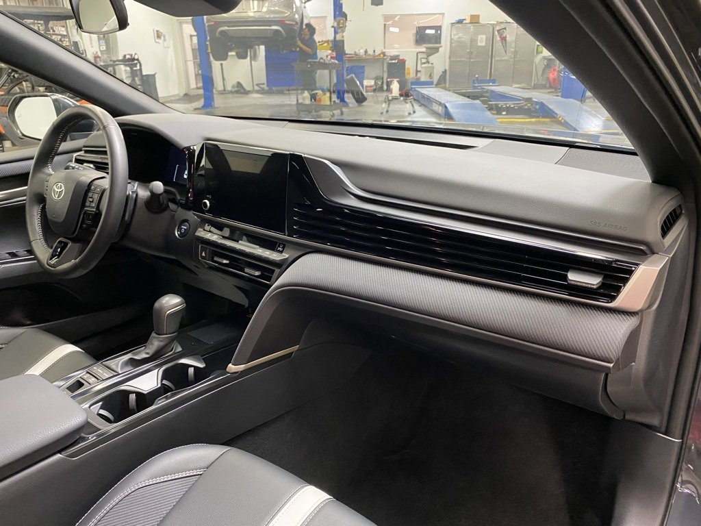 Used 2025 Toyota Camry Hybrid image 17
