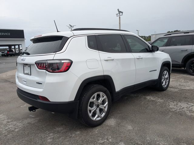 Used 2025 Jeep Compass Latitude w/ Convenience Group image 3