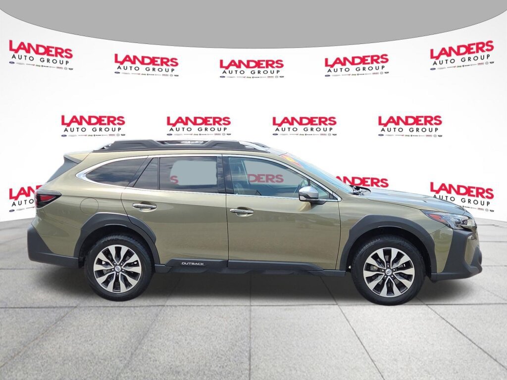 Used 2025 Subaru Outback Touring XT AWD/4WD image 2