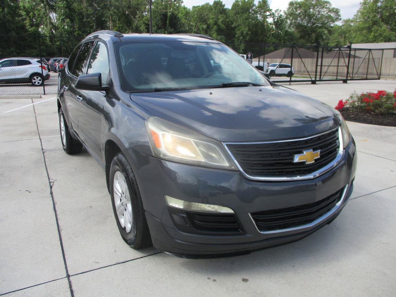 Used 2014 Chevrolet Traverse LS FWD image 3