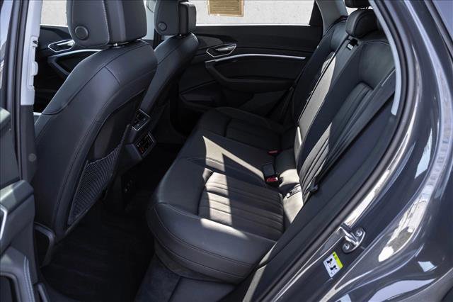 Used 2024 Audi Q8 e-tron Premium Plus w/ Premium Plus Package image 23