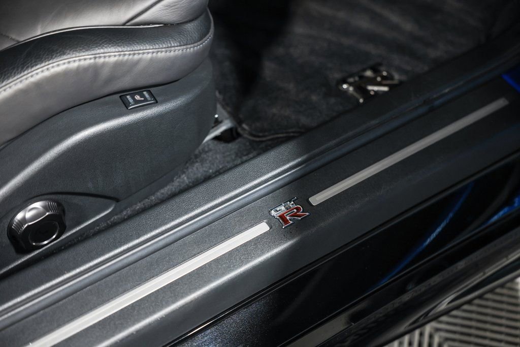 Used 2021 Nissan GT-R Premium image 23