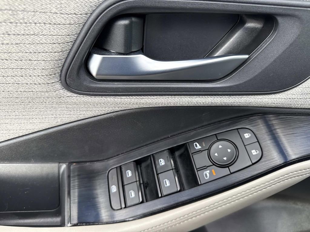 Certified 2023 Nissan Rogue SV image 19