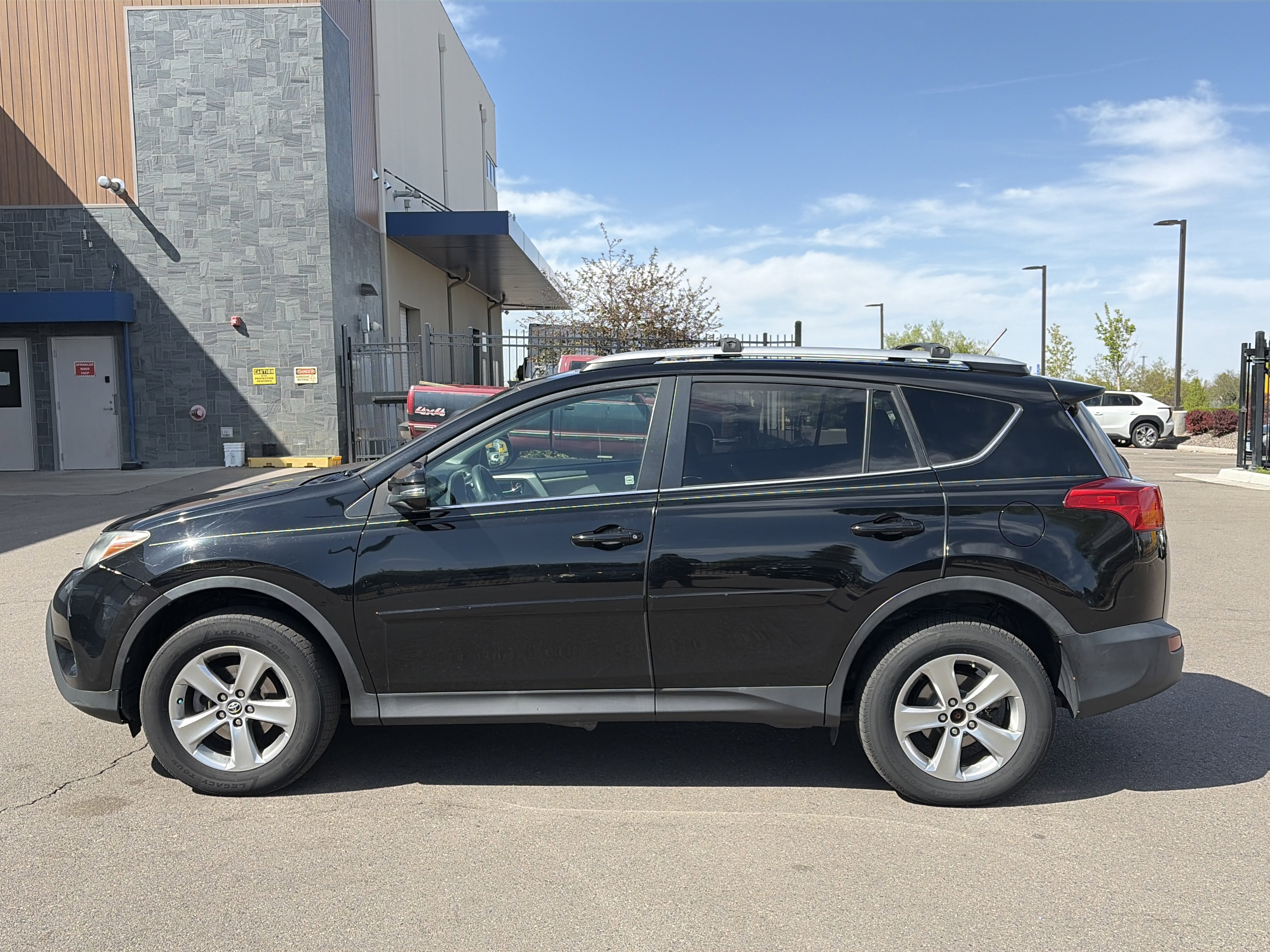 Used 2015 Toyota RAV4 XLE AWD/4WD image 8