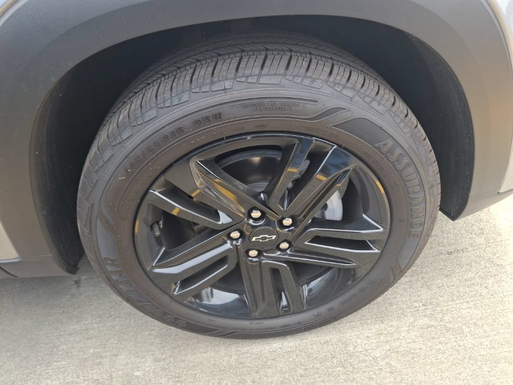Used 2026 Chevrolet Trax ACTIV w/ Sunroof Package FWD image 4