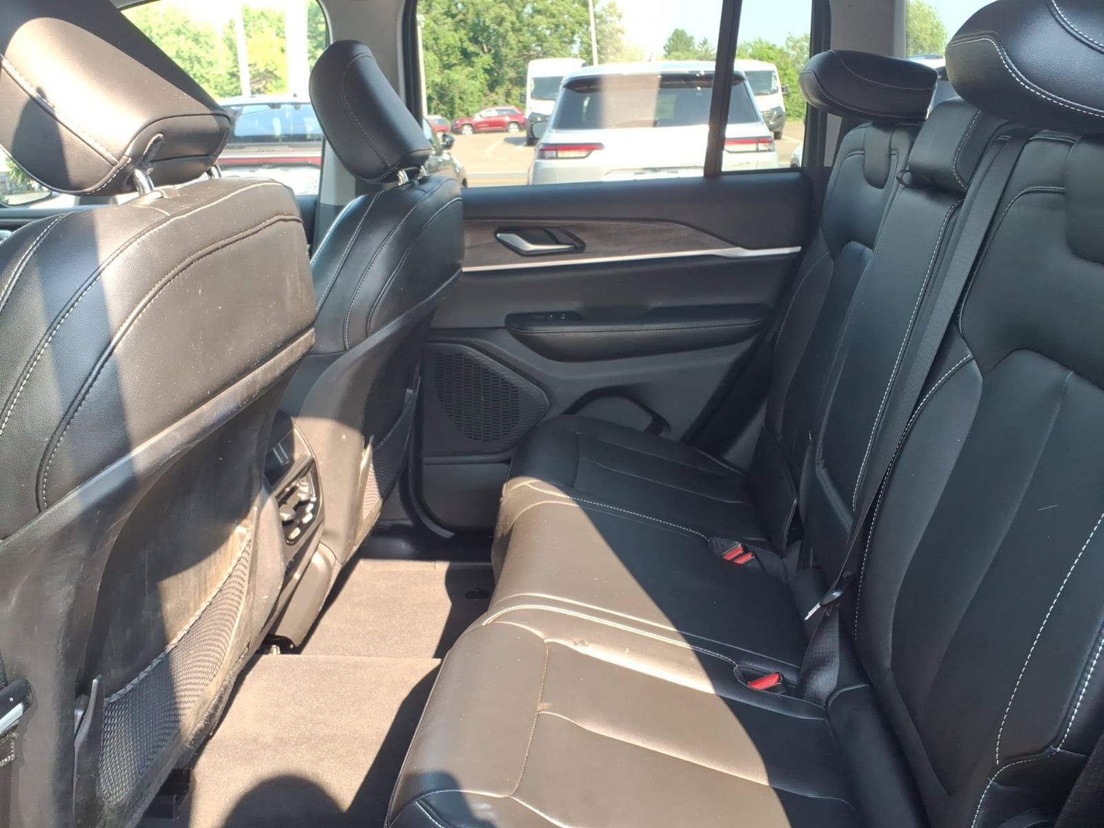 Certified 2023 Jeep Grand Cherokee Limited w/ Black Appearance Package AWD/4WD image 17