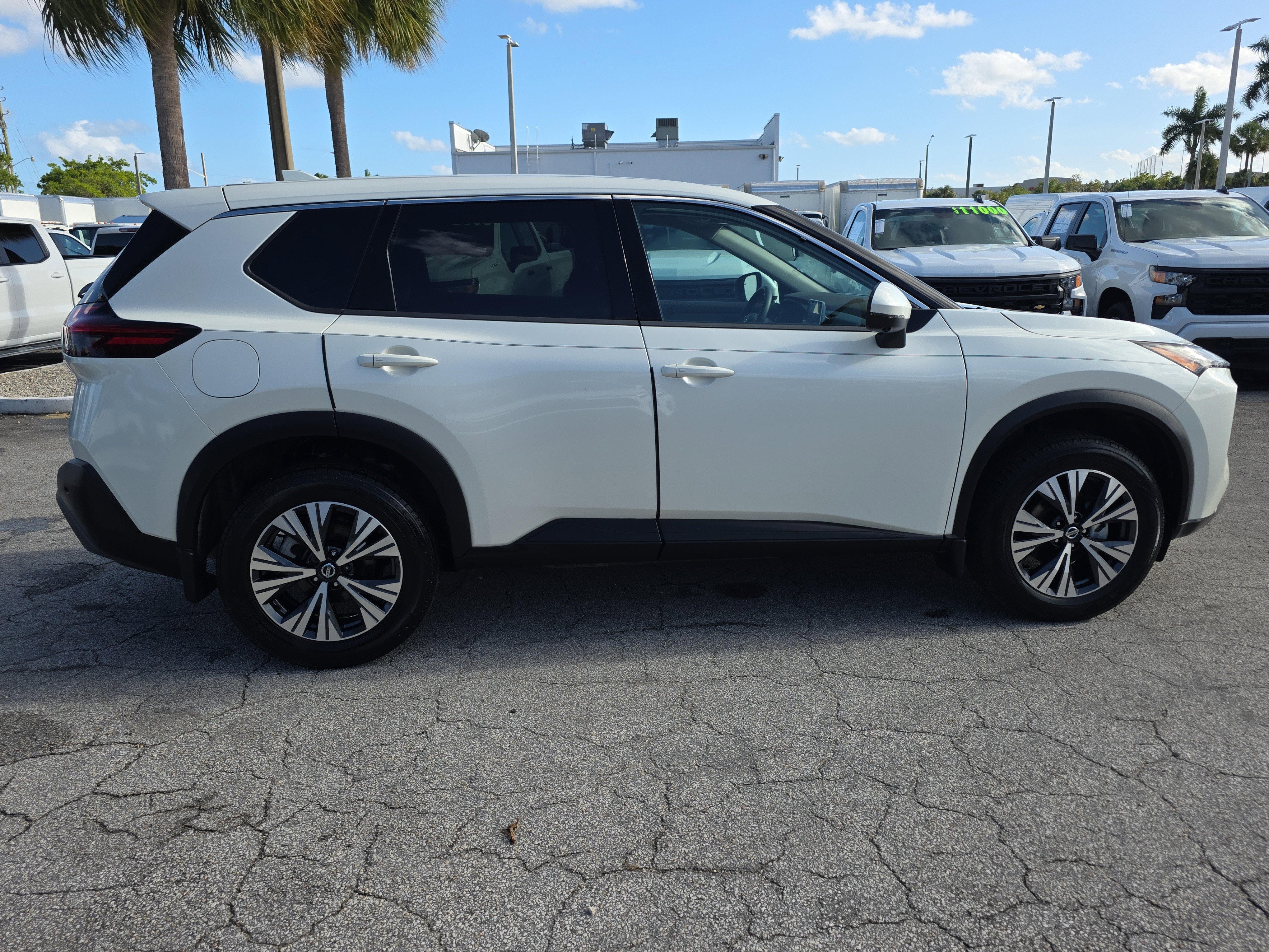 Used 2021 Nissan Rogue SV image 8