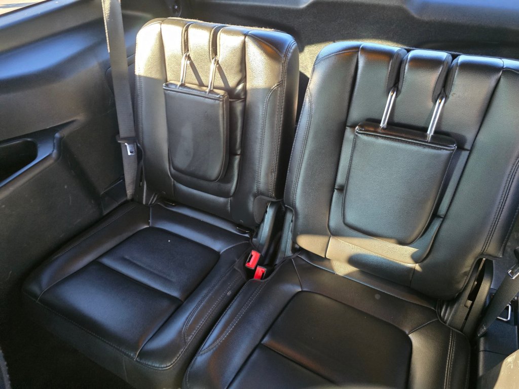 Used 2018 Ford Explorer XLT w/ XLT Appearance Package AWD/4WD image 26