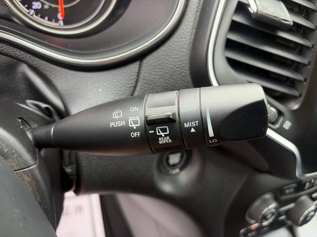 Used 2019 Jeep Cherokee Latitude Plus AWD/4WD image 35