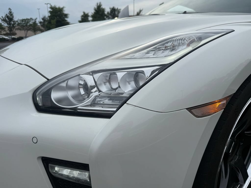 Used 2017 Nissan GT-R Premium w/ Premium Interior Package AWD/4WD image 14