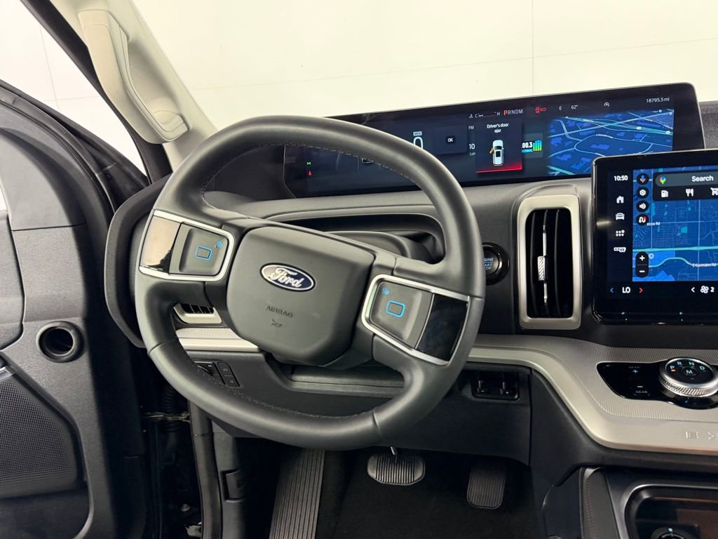 Used 2025 Ford Expedition Active image 11