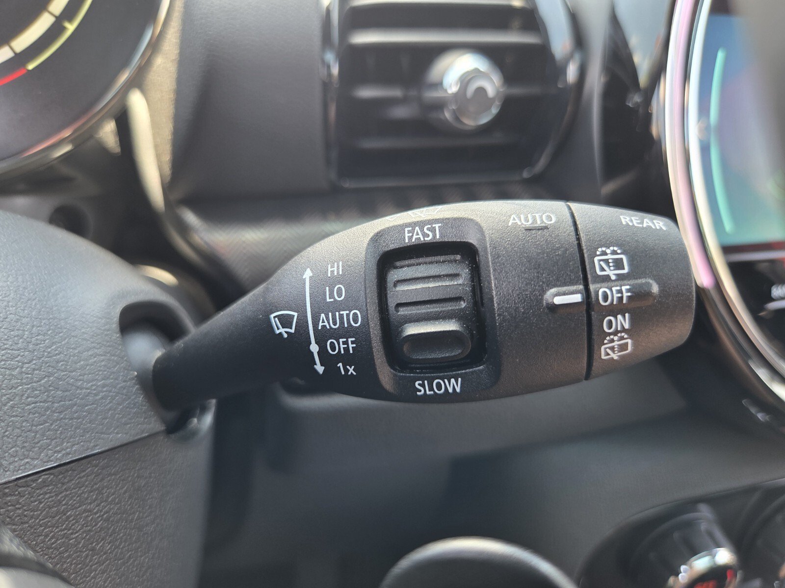 Certified 2024 MINI Cooper Clubman S FWD image 30