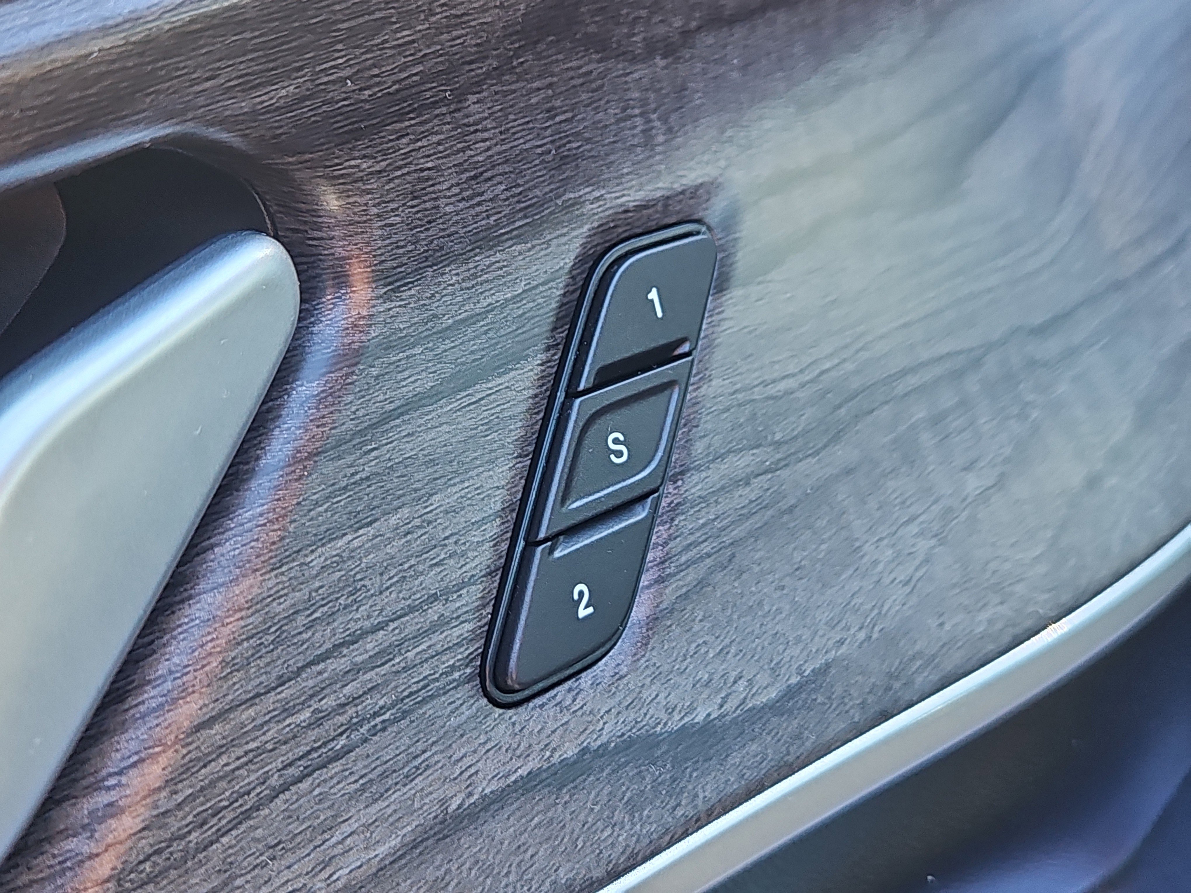 Used 2023 Jeep Grand Cherokee Limited w/ Luxury Tech Group II image 14