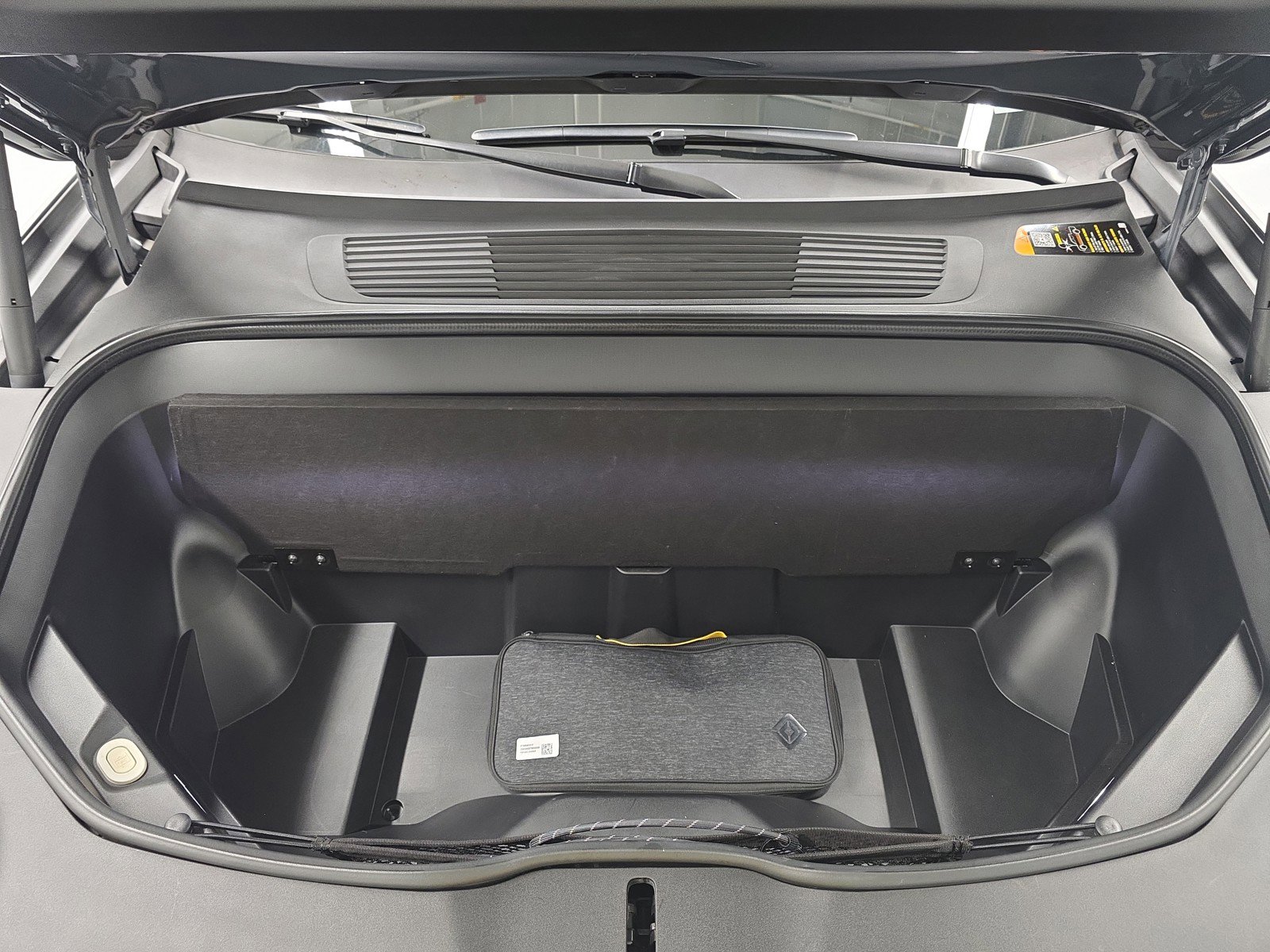 Used 2023 Rivian R1T Adventure image 14