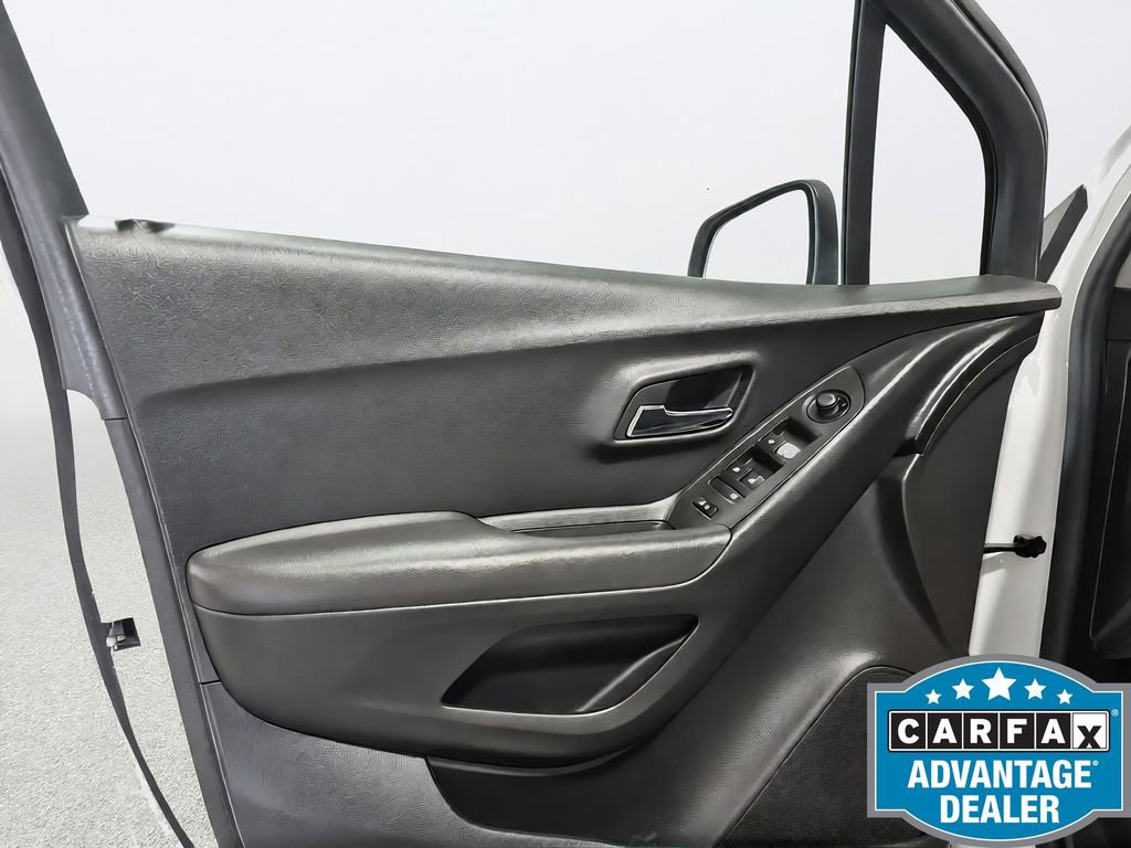 Used 2017 Chevrolet Trax LS FWD image 34