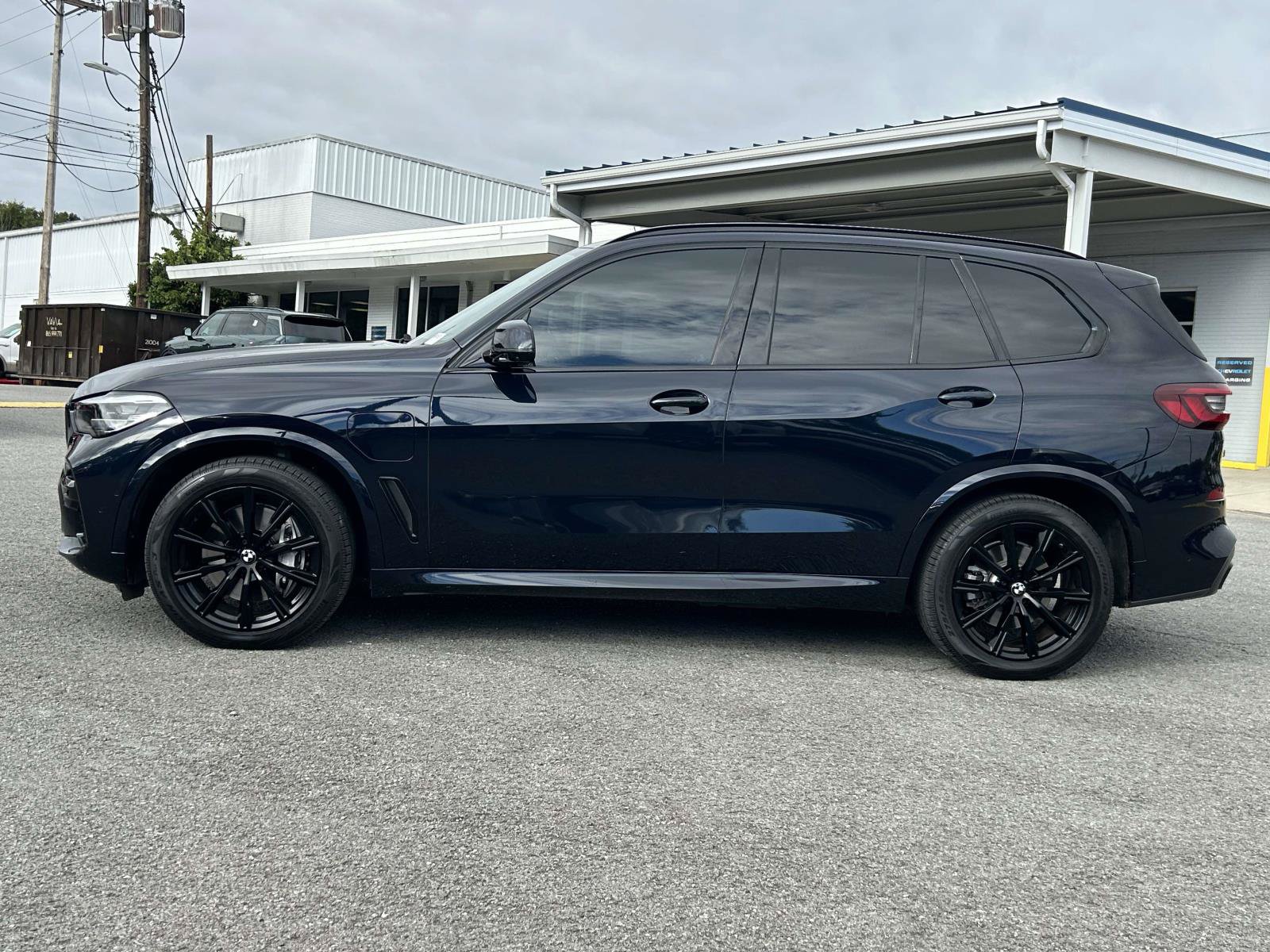 Used 2022 BMW X5 xDrive45e w/ M Sport Package AWD/4WD image 4