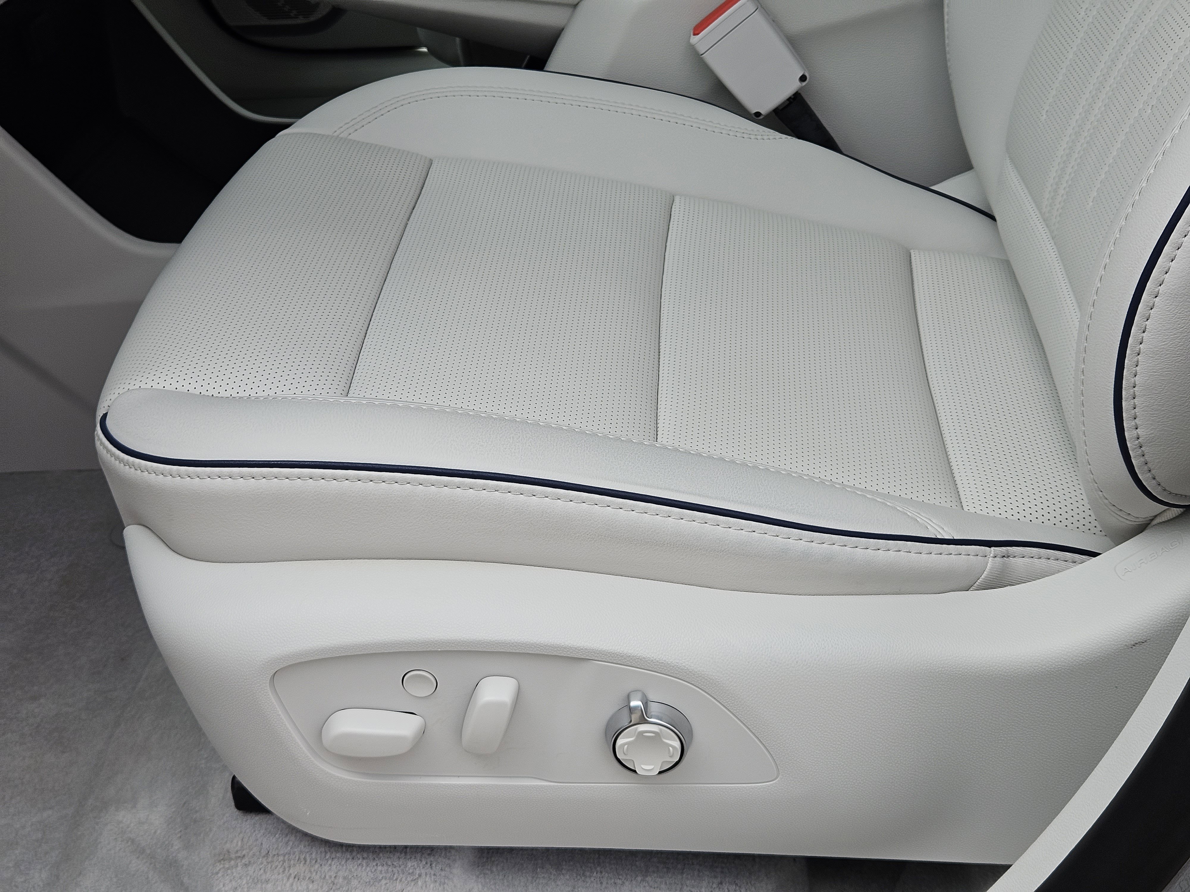 Used 2025 Buick Enclave Avenir w/ Trailering Package, 5000 lbs. image 26