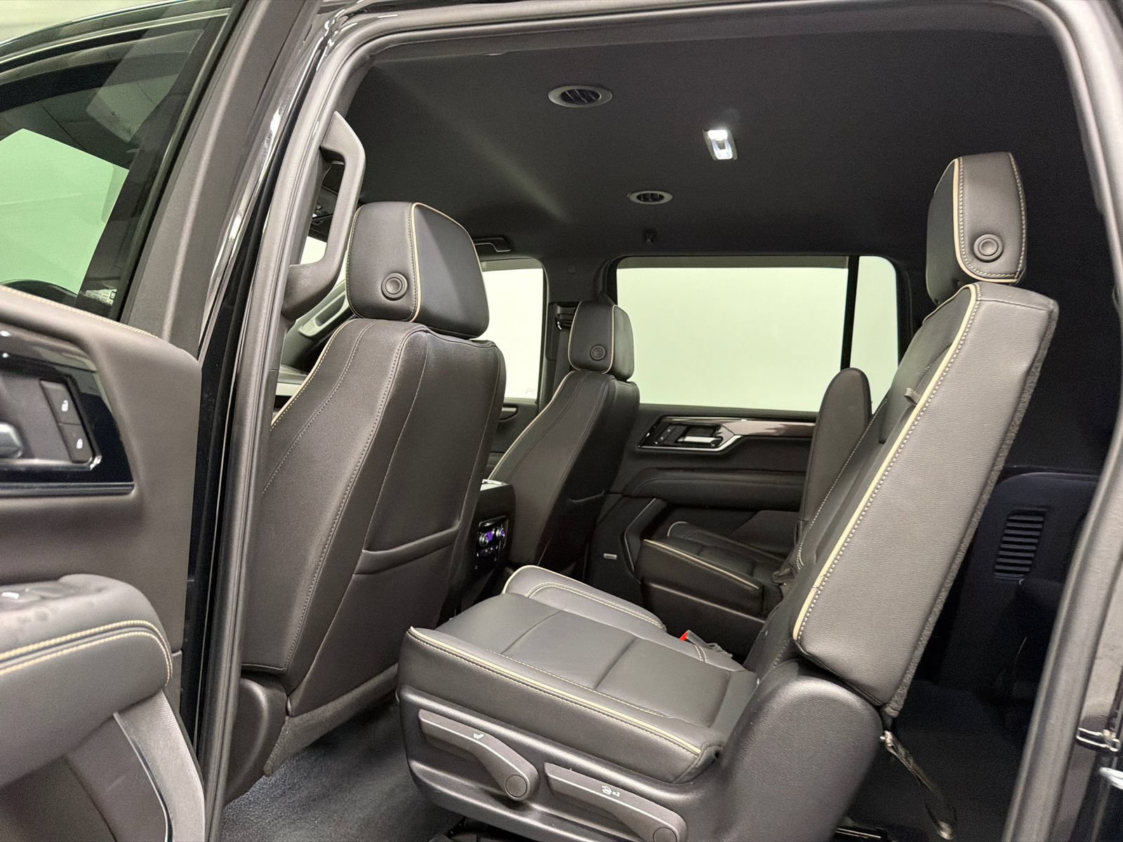 Used 2025 GMC Yukon XL Elevation AWD/4WD image 22