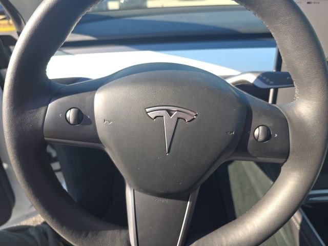 Used 2023 Tesla Model Y Long Range image 17