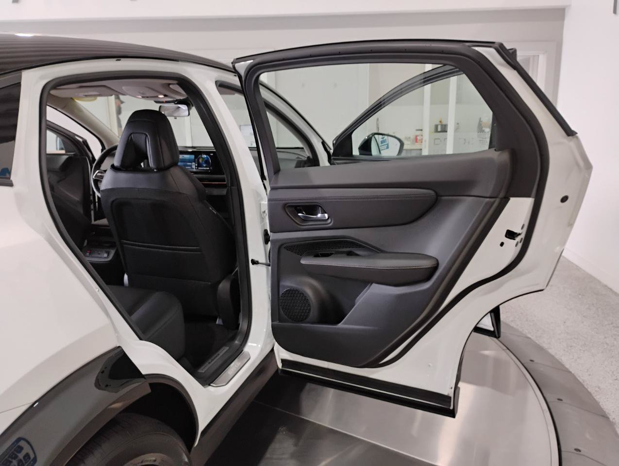 Used 2024 Nissan Ariya AWD image 81