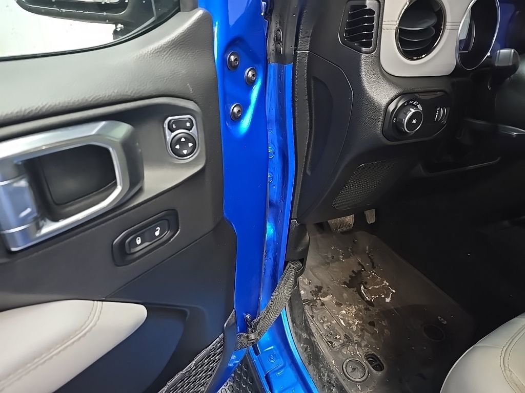 Used 2023 Jeep Wrangler Altitude image 28