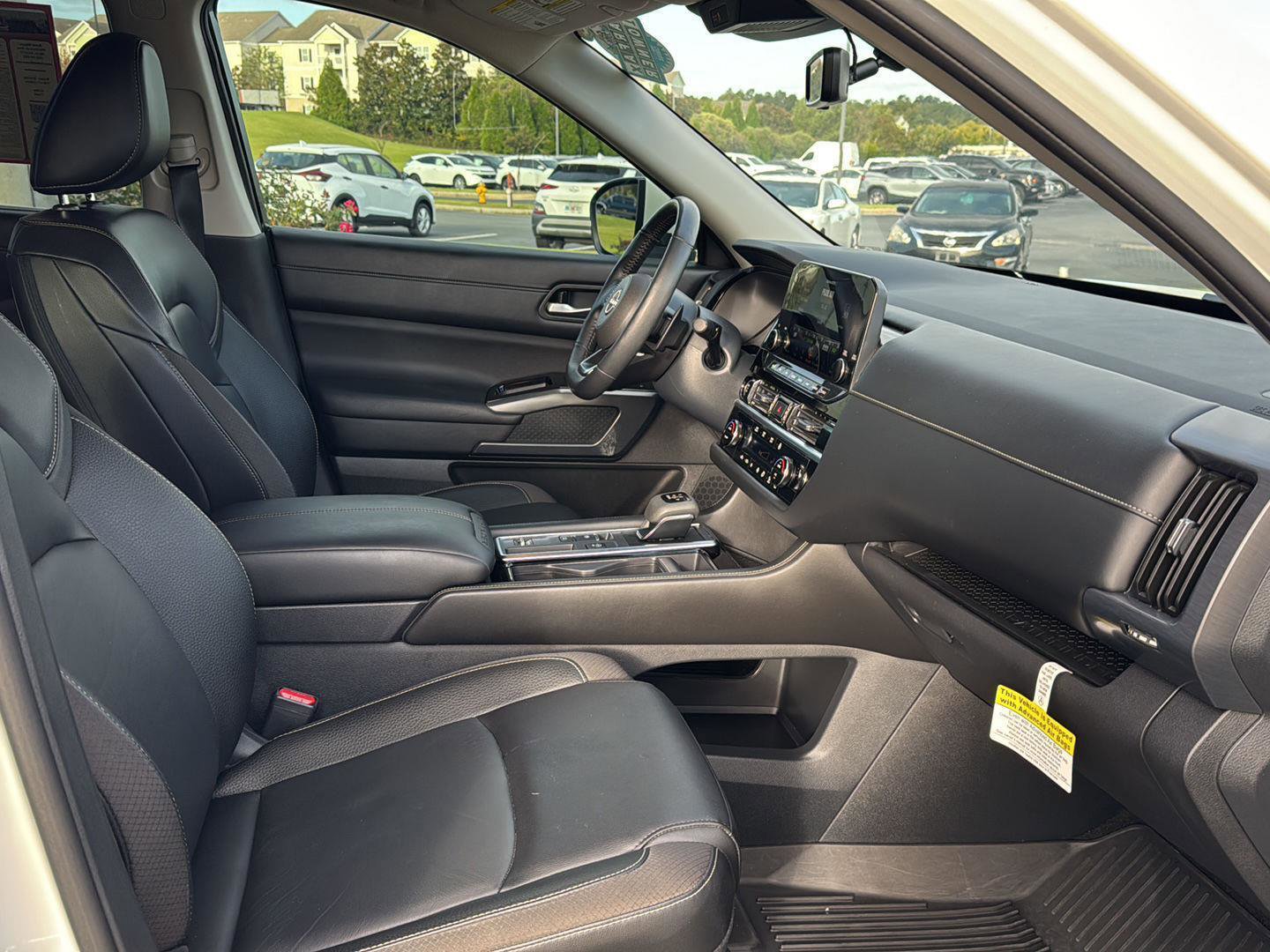 Used 2024 Nissan Pathfinder SL image 10