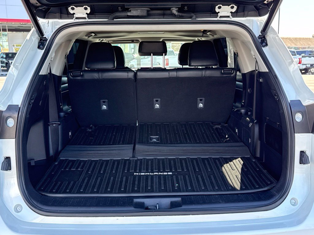 Used 2022 Toyota Highlander XLE FWD image 15