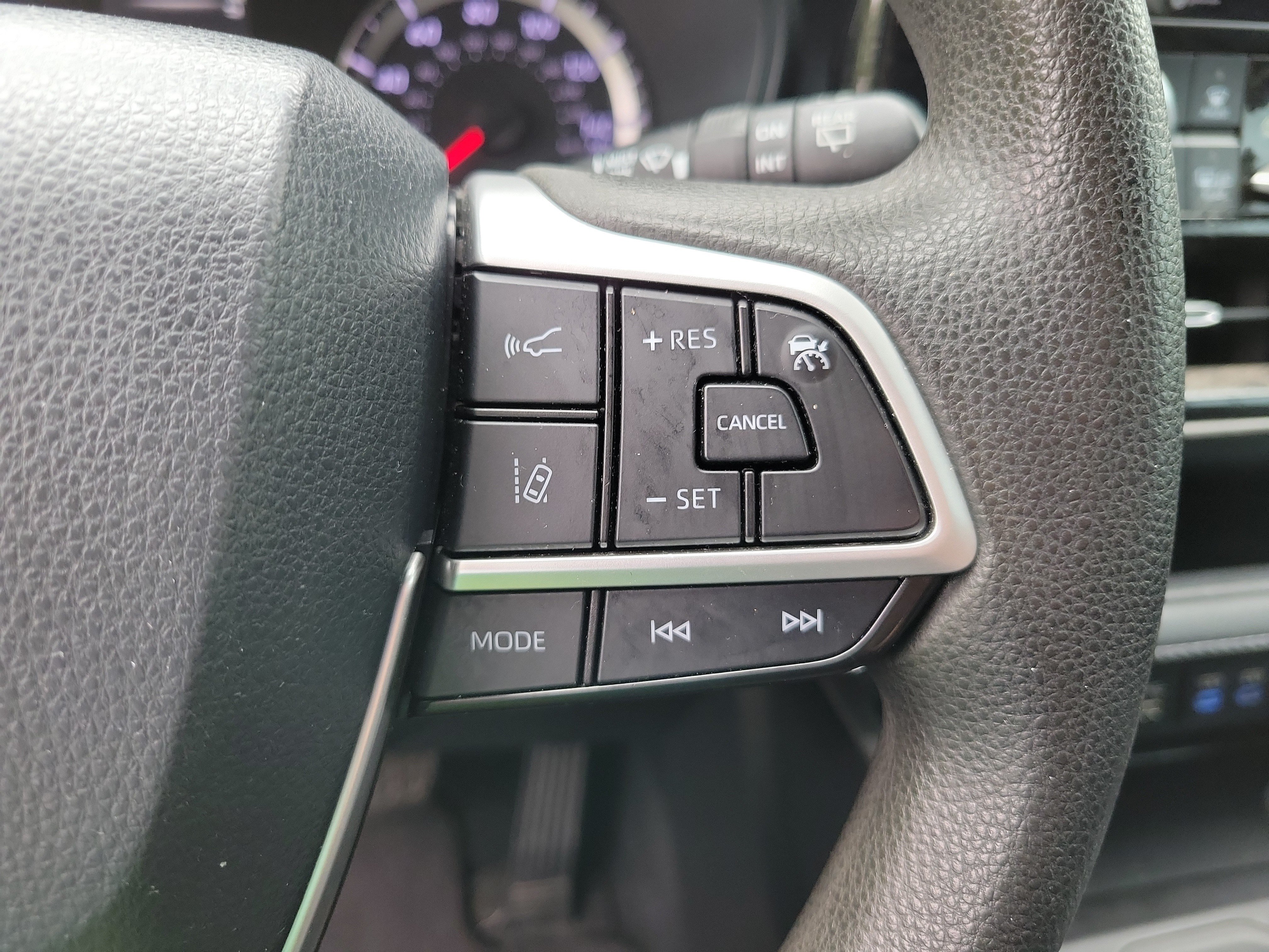 Used 2022 Toyota Highlander L FWD image 15
