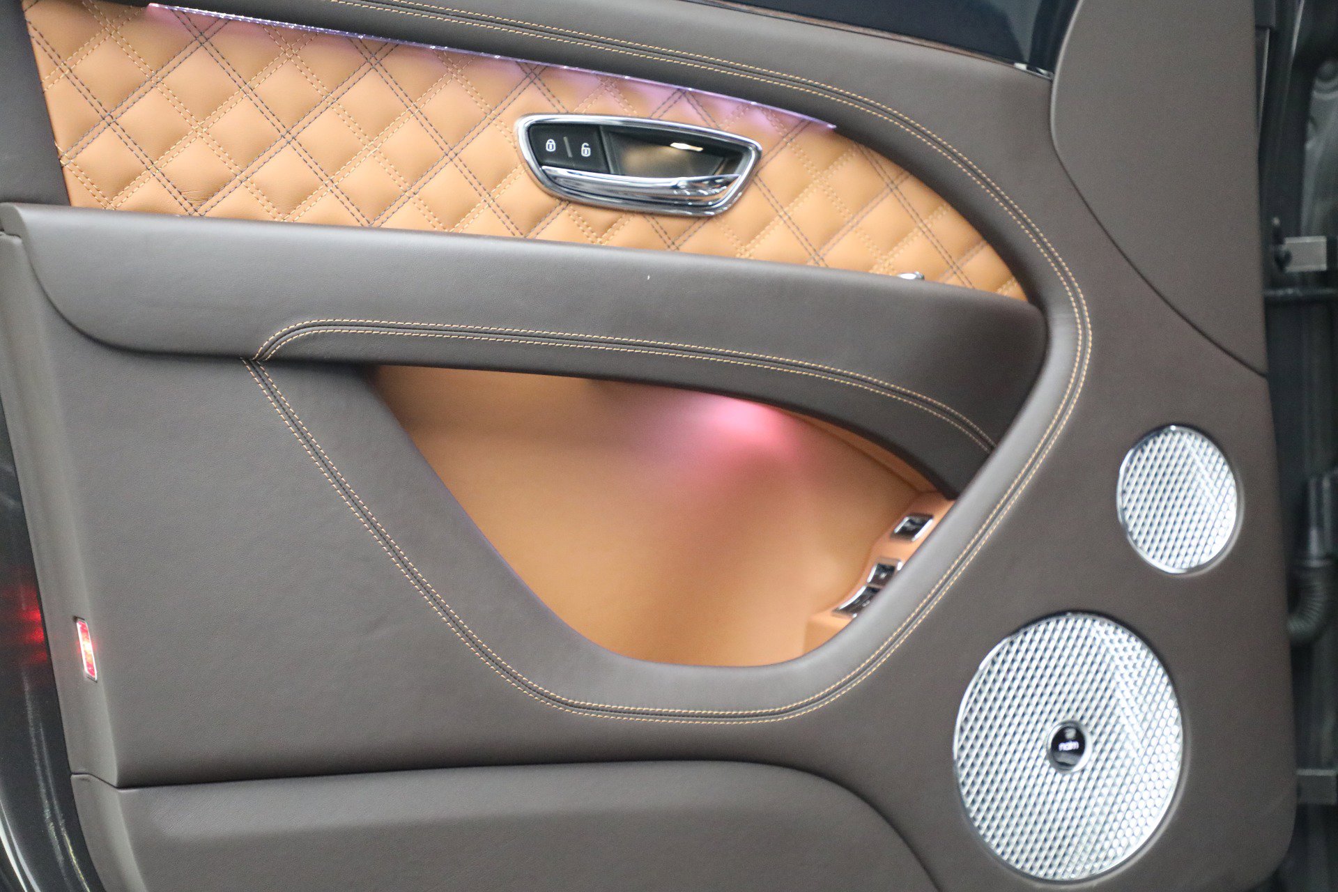 Certified 2021 Bentley Bentayga image 18