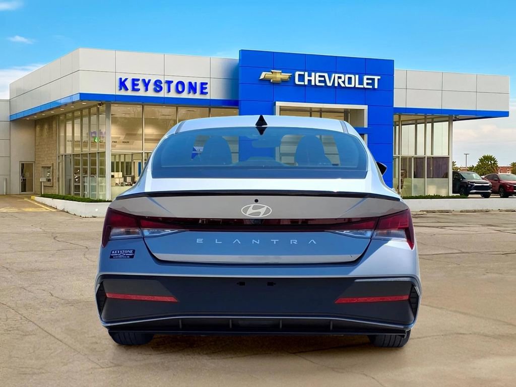 Used 2025 Hyundai Elantra Sport FWD image 6