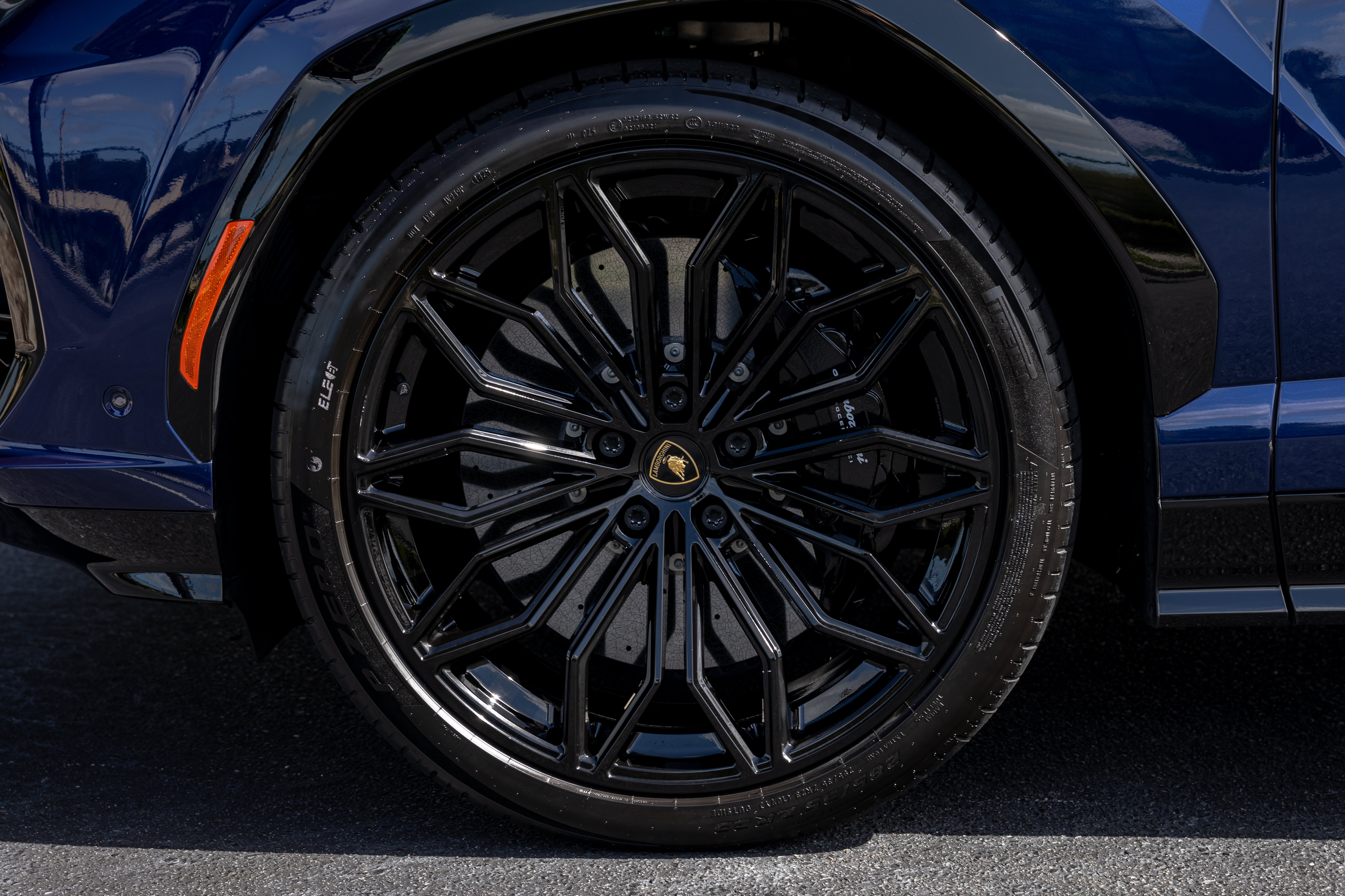 Used 2025 Lamborghini Urus Performante AWD/4WD image 6