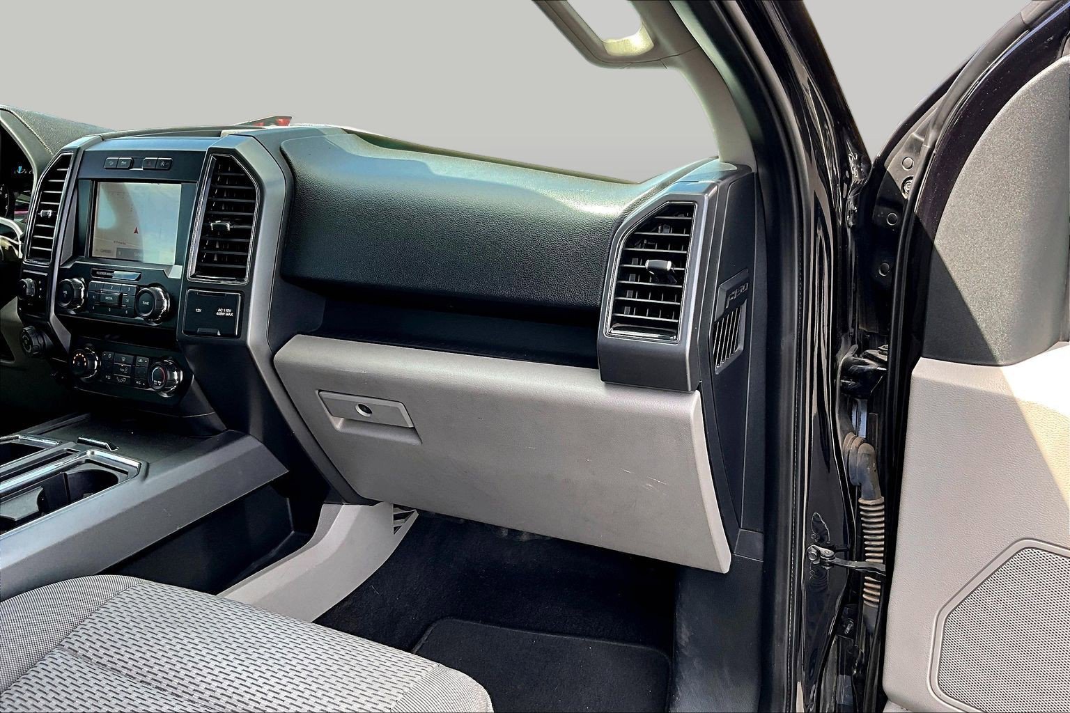 Used 2020 Ford F150 XLT w/ Equipment Group 302A Luxury AWD/4WD image 9