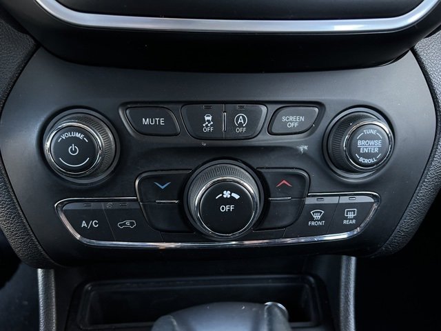 Used 2021 Jeep Cherokee Latitude image 22