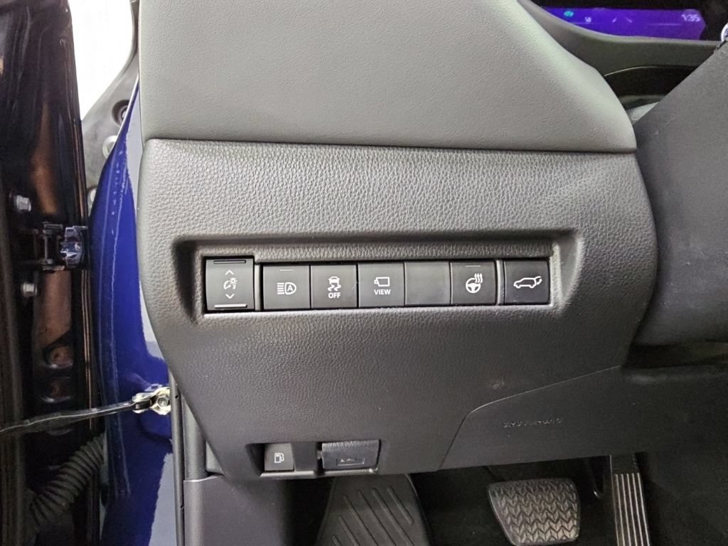 Used 2021 Toyota Venza Limited AWD/4WD image 28