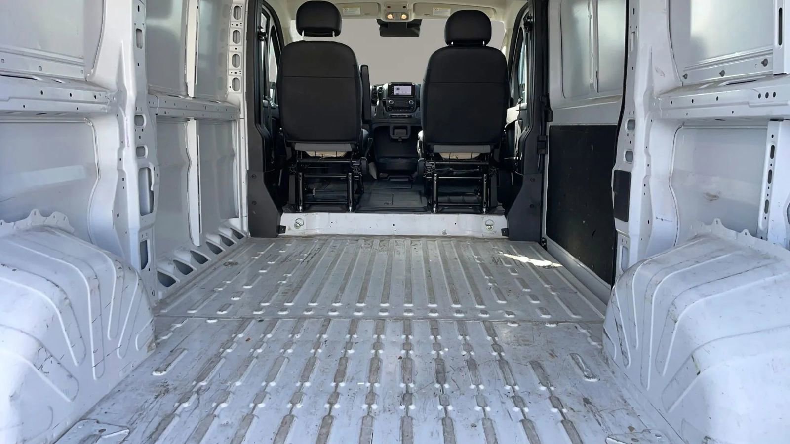Used 2025 RAM ProMaster 2500 w/ Convenience Group FWD image 34