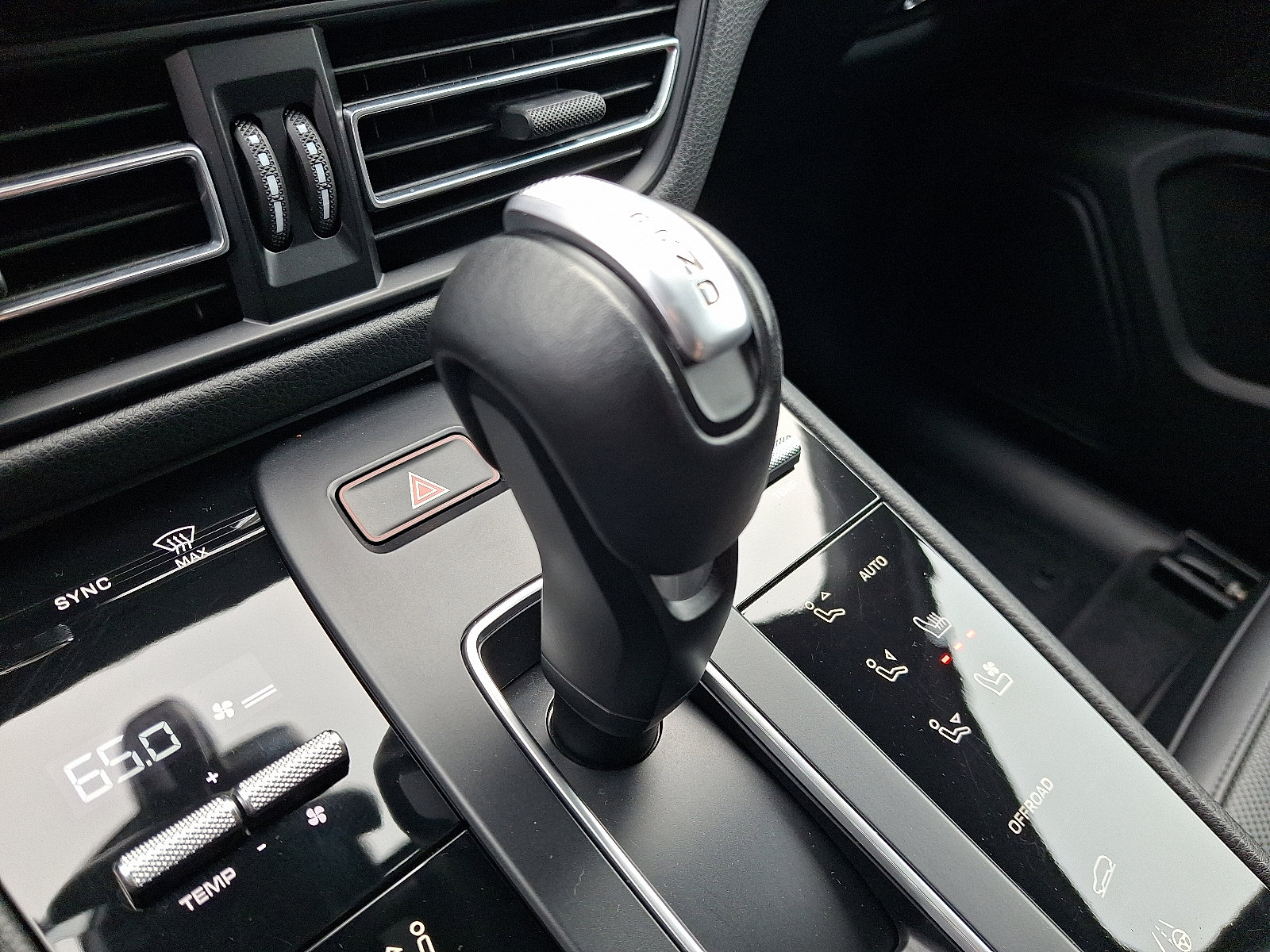 Used 2023 Porsche Macan image 15