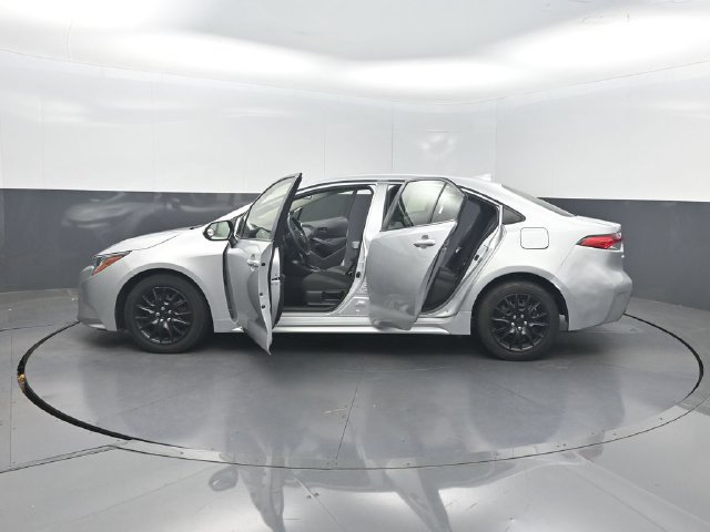 Used 2022 Toyota Corolla LE FWD image 37
