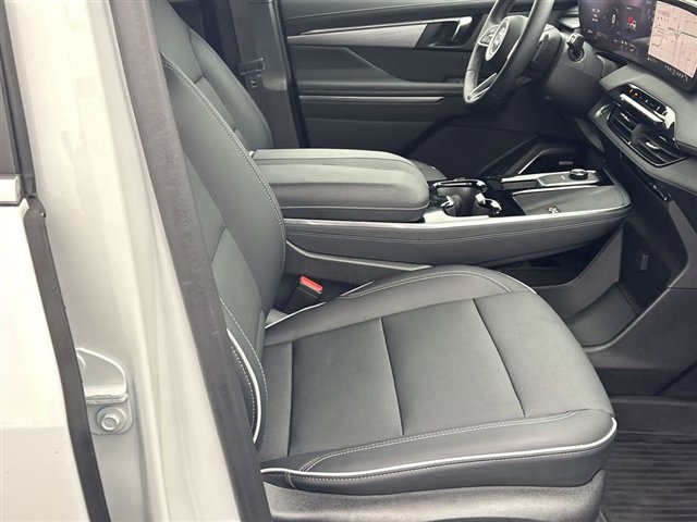Used 2025 Buick Enclave Preferred w/ LPO, Floor Liner Package image 28