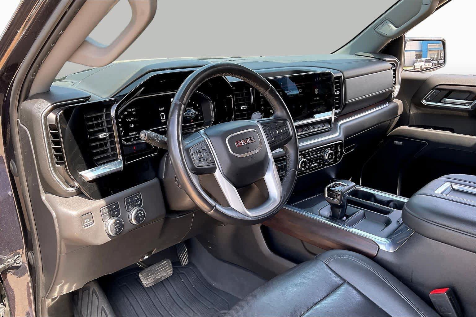 Used 2022 GMC Sierra 1500 SLT w/ SLT Premium Plus Package AWD/4WD image 18