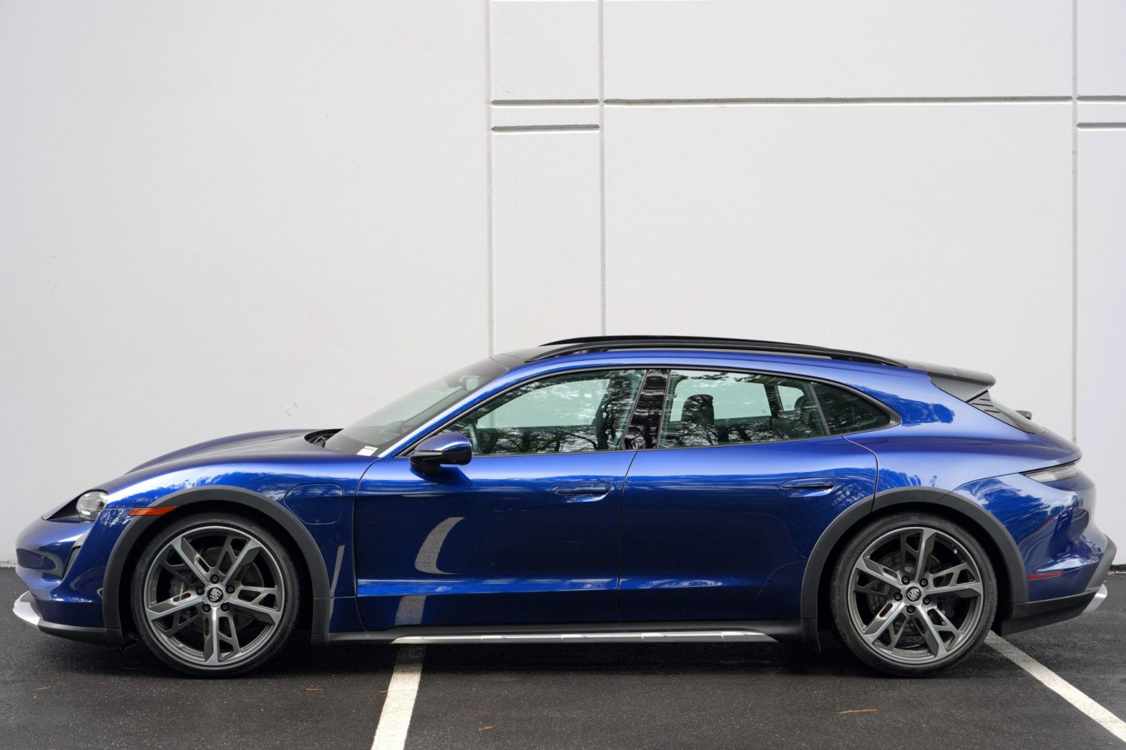 Used 2022 Porsche Taycan 4 Cross Turismo AWD/4WD image 52