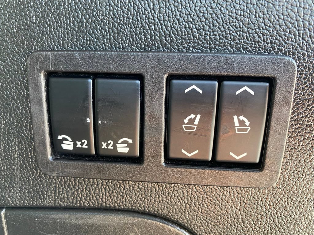 Used 2020 Cadillac Escalade Luxury AWD/4WD image 6
