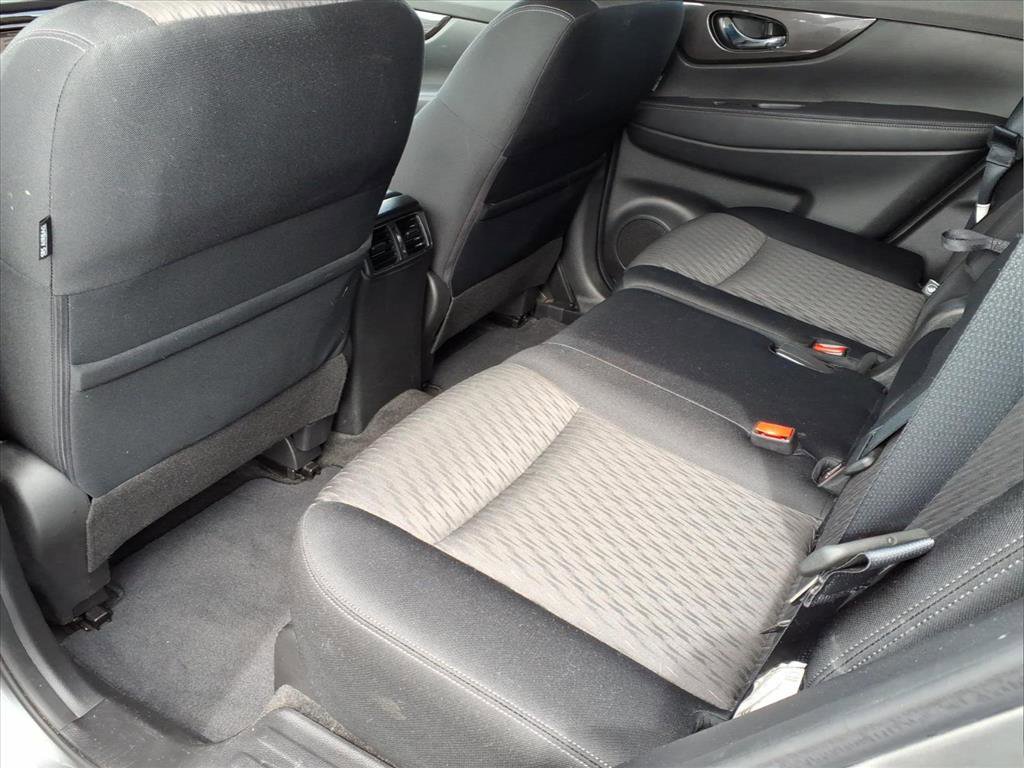 Used 2019 Nissan Rogue SV w/ Premium Package image 12