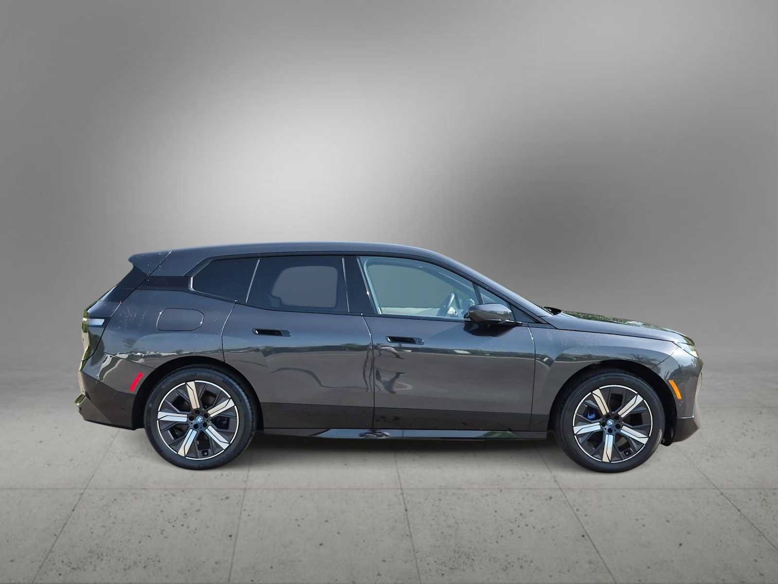 Used 2024 BMW iX xDrive50 w/ Sport Package AWD/4WD image 9