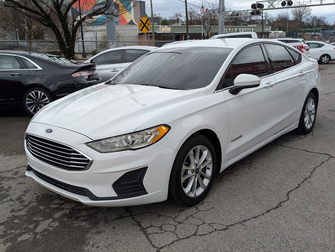 Used 2019 Ford Fusion SE image 1