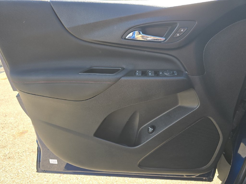 Used 2023 Chevrolet Equinox RS FWD image 24