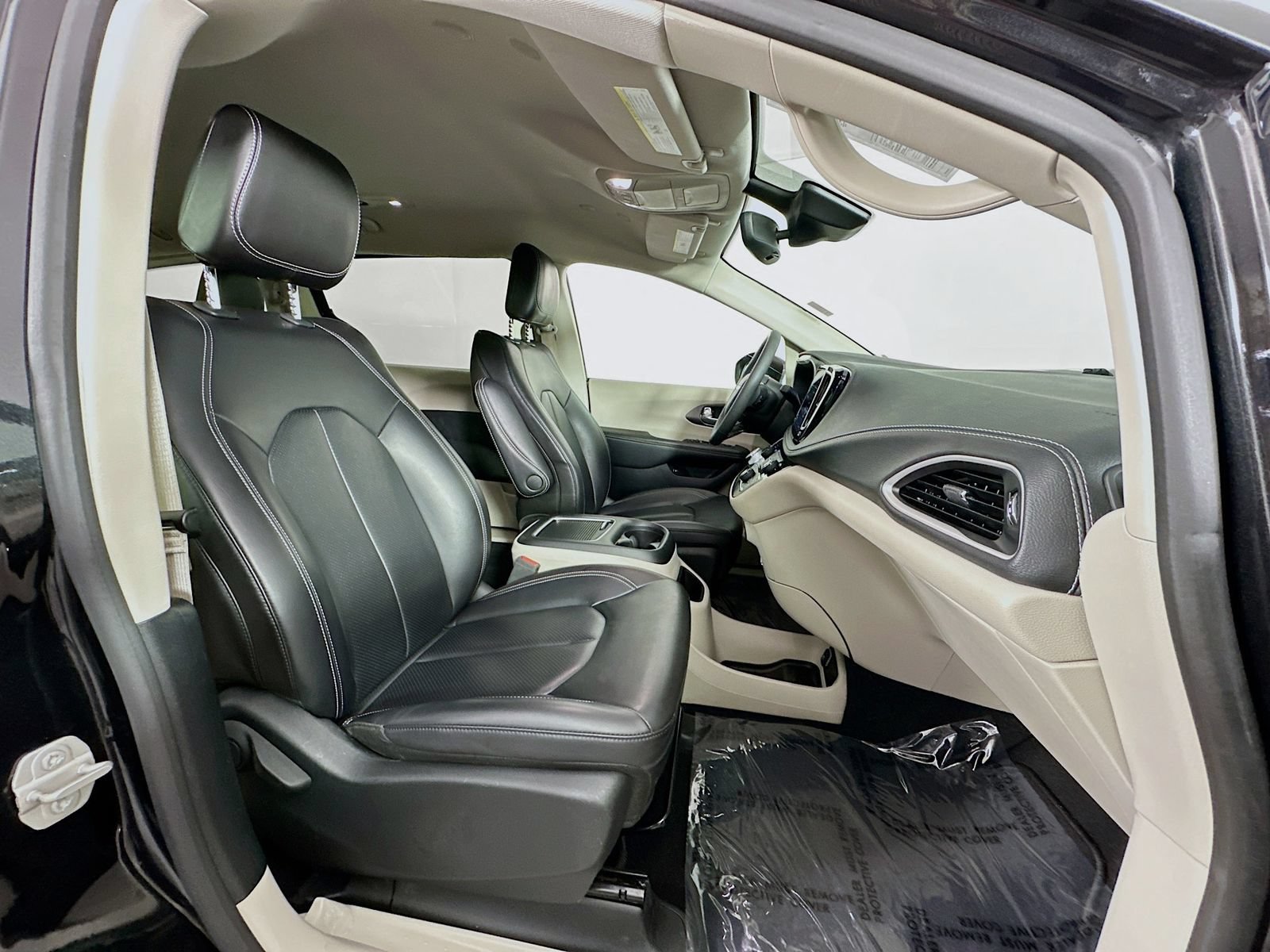Used 2023 Chrysler Pacifica Touring-L FWD image 29