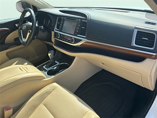 Used 2017 Toyota Highlander Limited image 12